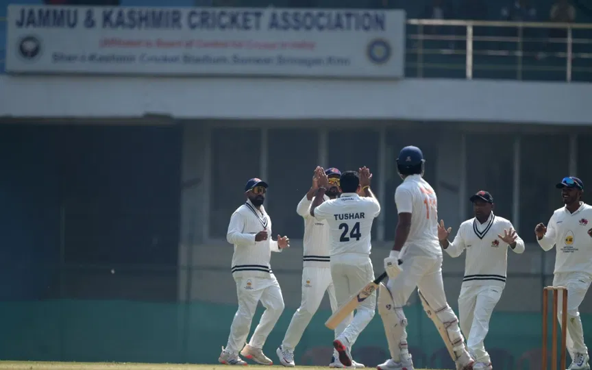 Phones snatched at J&K vs Mumbai Ranji game in Srinagar: Decoding the real mystery Phones snatched at J&K vs Mumbai Ranji game in Srinagar: Decoding the real mystery