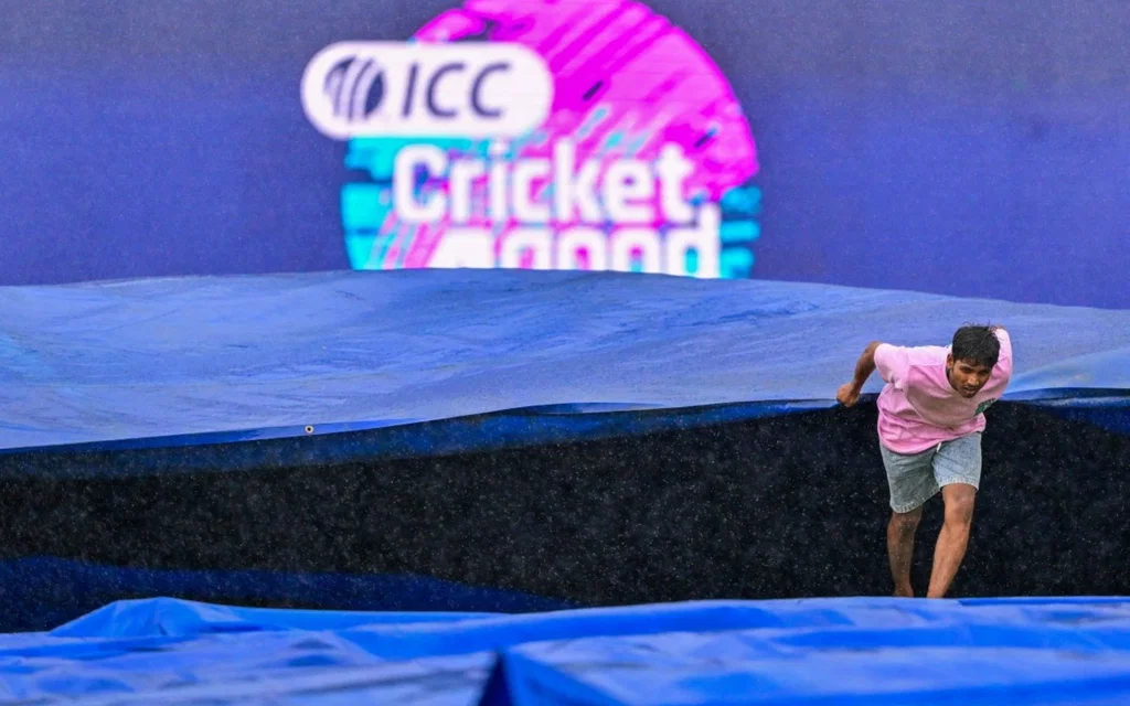 Rain in Colombo (AFP)