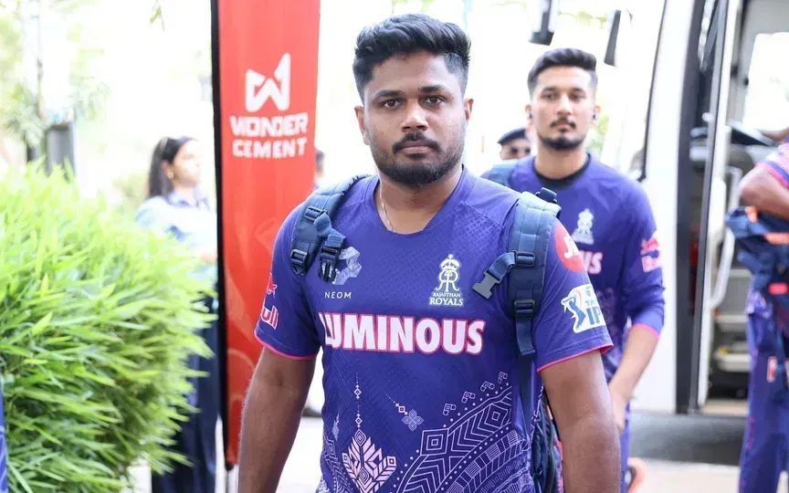 Sanju Samson adds fuel to RR exit rumours after clicking picture with RCB staff