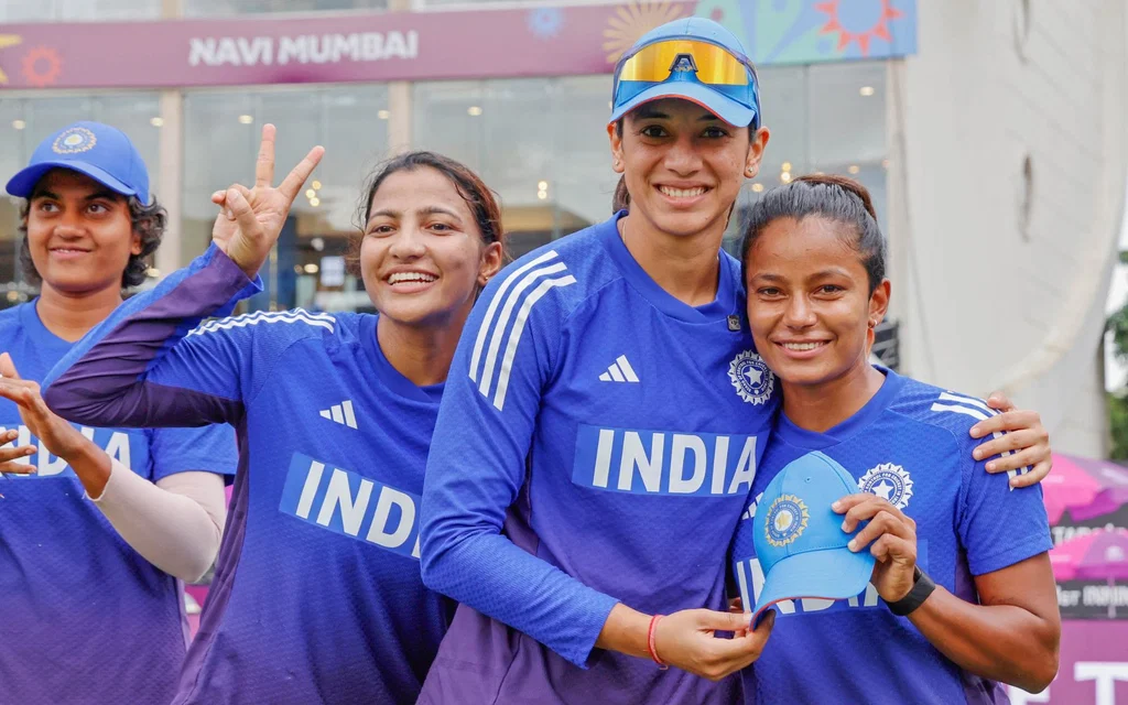 Smriti Mandhana handing the debut cap to Uma Chetry [Source: @BCCIWomen/X.com]