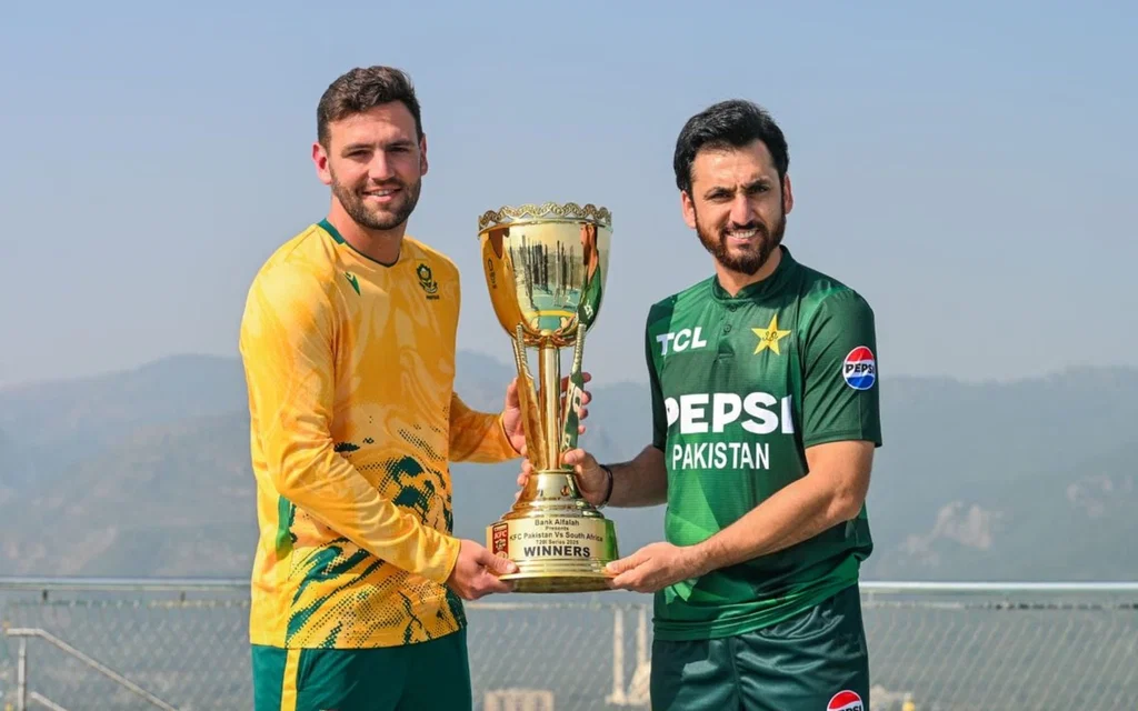 Pakistan set to bowl [Source: @Sheri/x.com]
