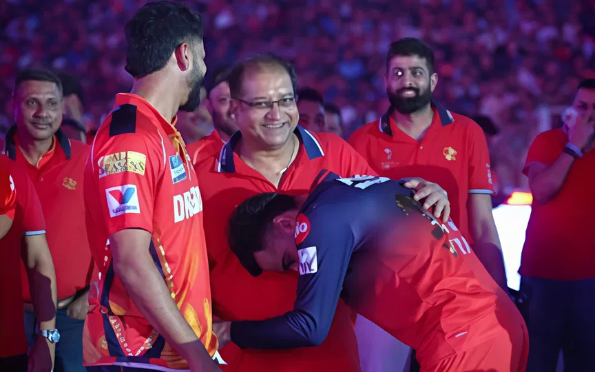 Virat Kohli hugging Shreyas Iyer's father (@AkshatOM10)