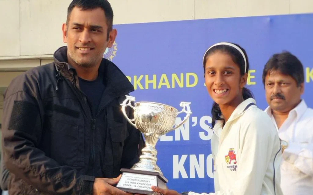 When MS Dhoni met Jemimah Rodrigues [Source: @SarbeswarDash23/X.com]
