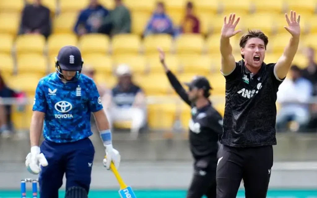 New Zealand dominate England again in third ODI [Source: @TheBarmyArmy/X.com]