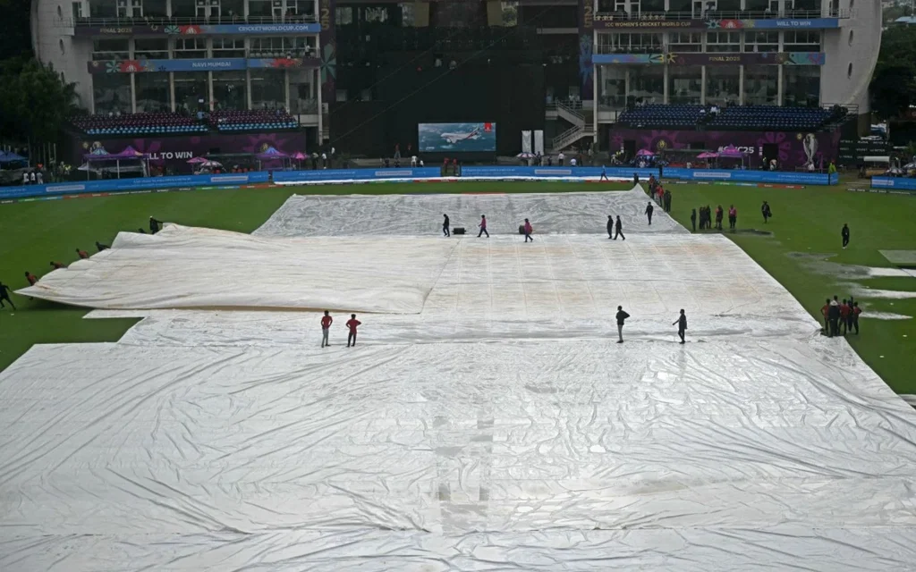 Rain delay in Navi Mumbai - (Source: AFP)