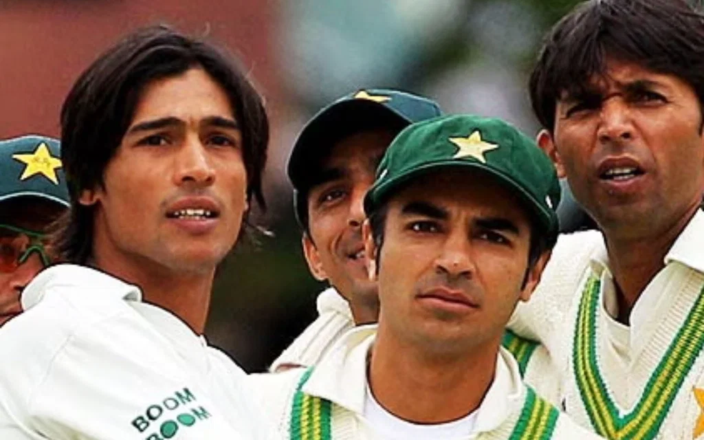 The Pakistan players during the 2010 Test [Source: @theguardian.com]