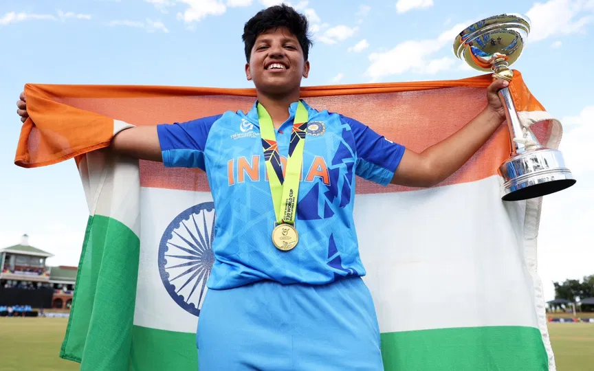 Richa Ghosh after winning Under-19 trophy [Source: X/13richaghosh]