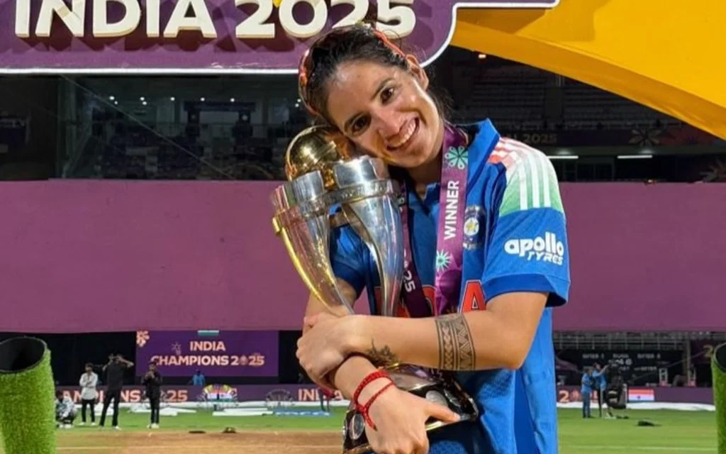 Renuka Singh Thakur with the World Cup trophy  (Source: @MidnightMusinng/x.com)