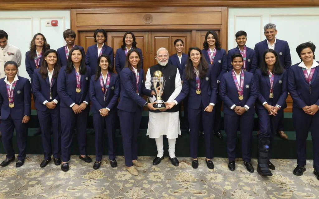PM modi with the world champions (Source: @khadseraksha/x.com)