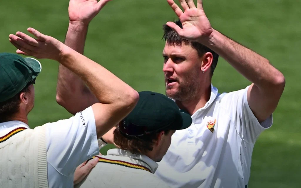 Beau Webster rakes up Sheffield Shield [Source: @7Cricket/X.com]