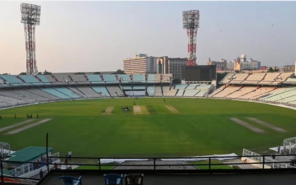 Reverse swing at Eden Gardens pitch [Source: @sports_tak/x.com]