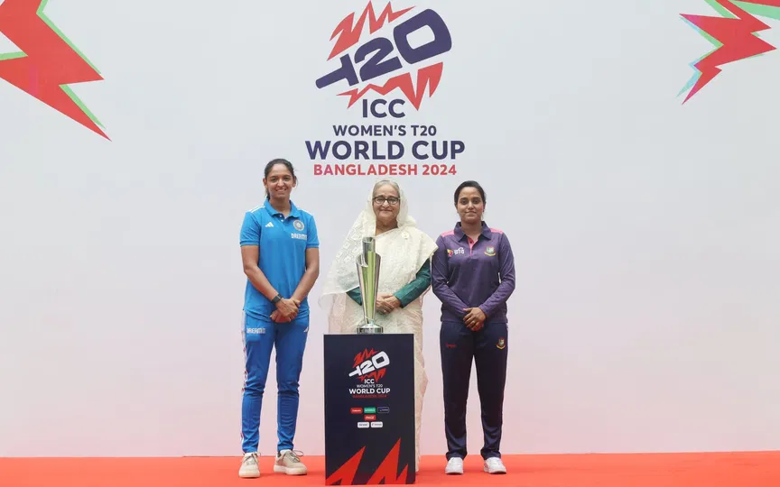 हरमनप्रीत कौर निगार सुल्ताना जोटी के साथ (Source: @BCBtigers/x.com)