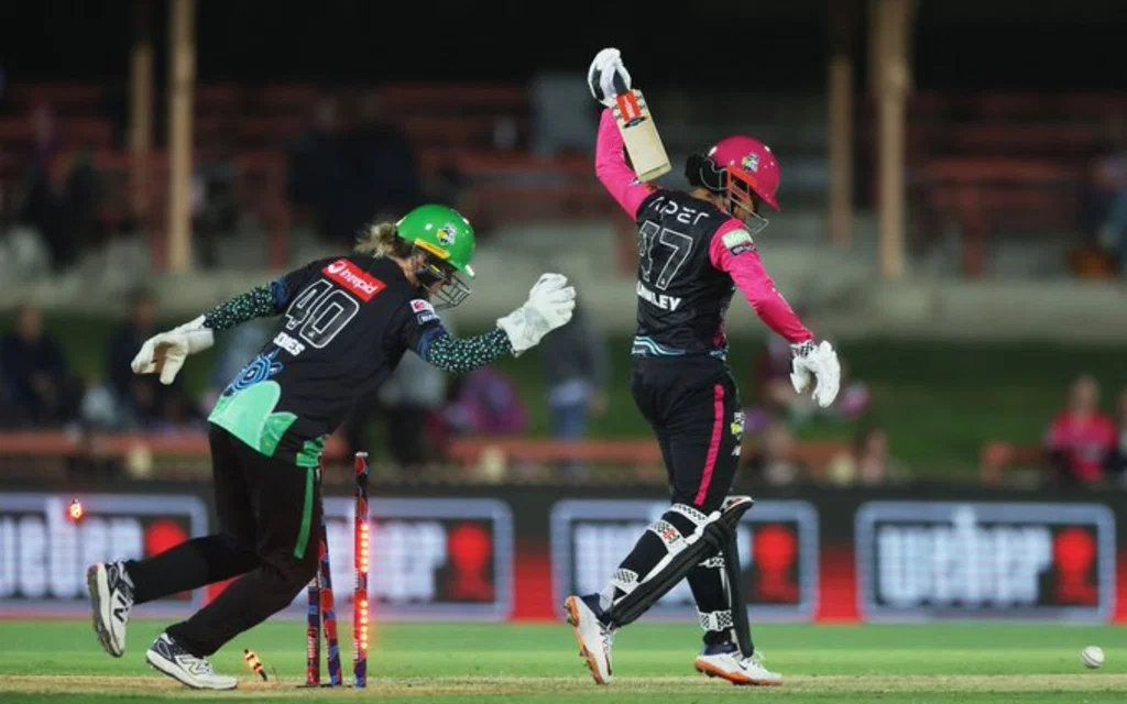 Sydney Sixers-W were bowled out for 42 on Thursday [Source- mbainara_dausa/X.com]