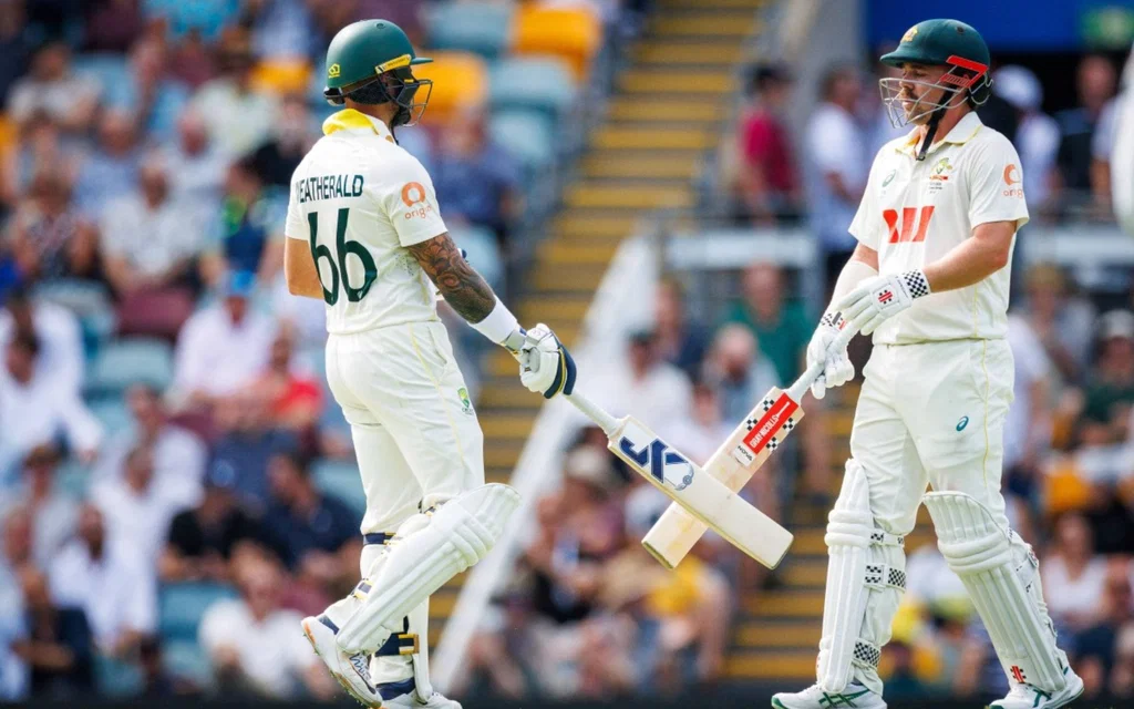 Aussie pair go past Rohit-Gill [Source: AFP Photo]
