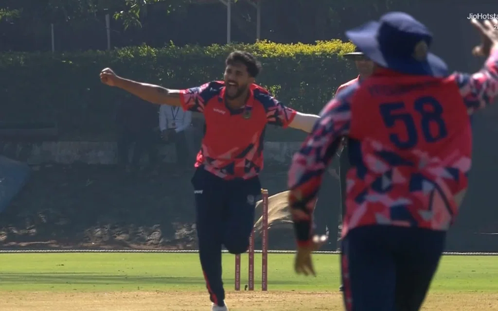 Nitish Reddy takes hattrick in SMAT 2025 (X.com/@srhorangearmy)