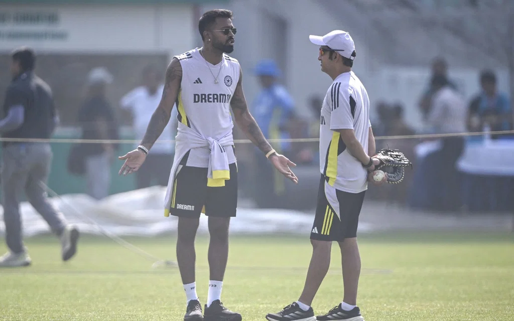 Hardik Pandya (L) with coach Gautam Gambhir (R) (Source: AFP) 