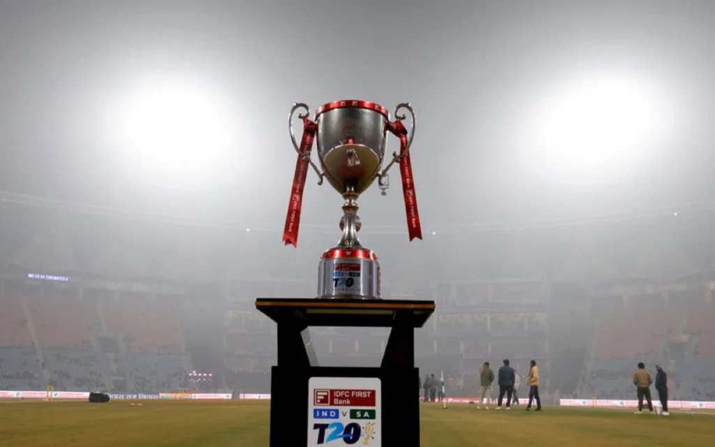 Intense fog in Lucknow - (Source:@MufaddalVohra/X.com)