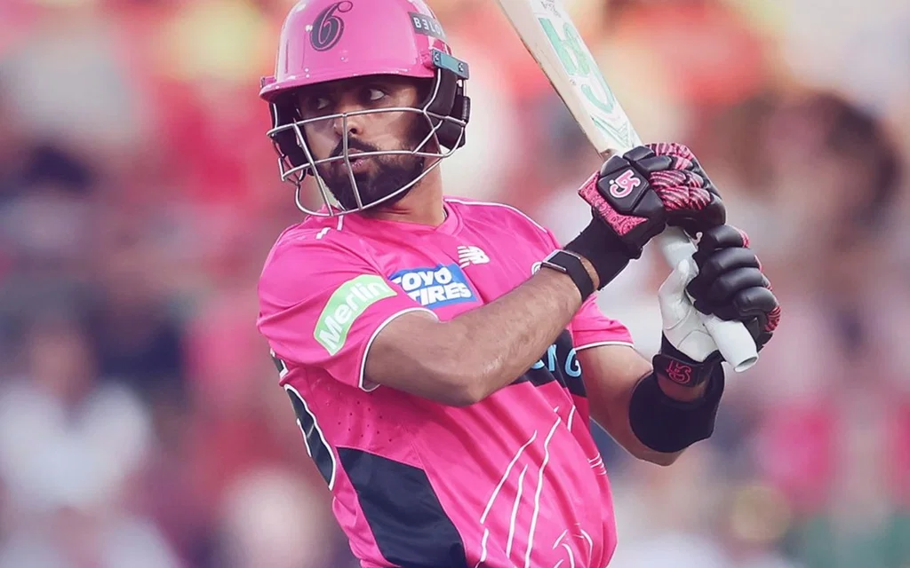 Babar Azam in action [Source: @BBL/X]