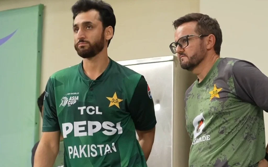 Salman Agha and Mike Hesson [Source: @dhillow_/x]