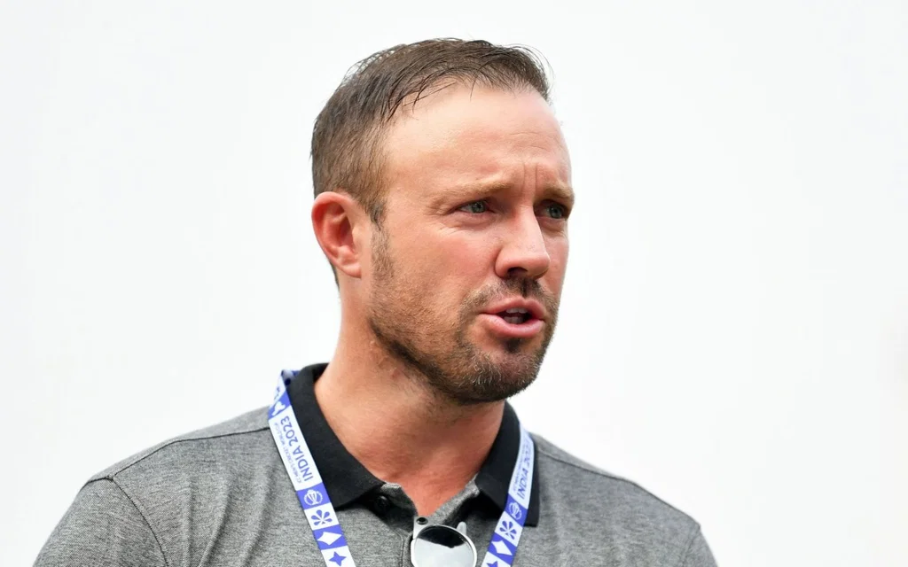 AB de Villiers speaks on the exclusion of Mohammed Siraj [Source: @amrontetia_sectumseptra/X]