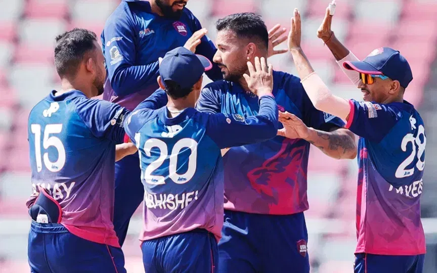 राजन कुमार (C) अपने साथियों के साथ (X)