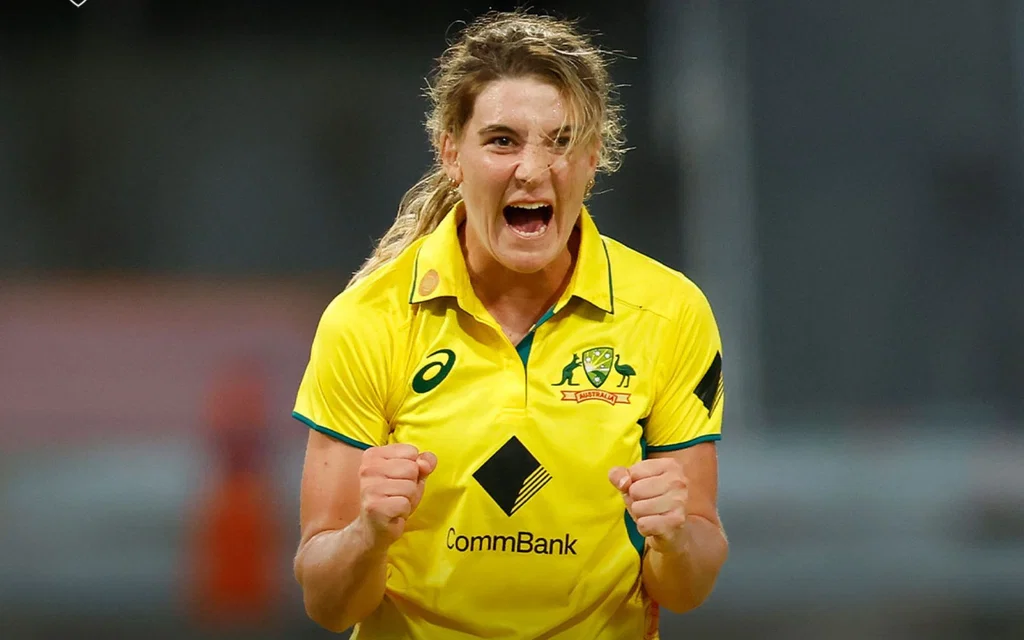 Annabel Sutherland claims the top spot (Source: @cricketcomau/x.com)