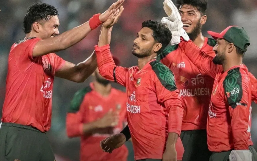 बांग्लादेश टीम एक्शन में [स्रोत: @tapmadtv/X]
