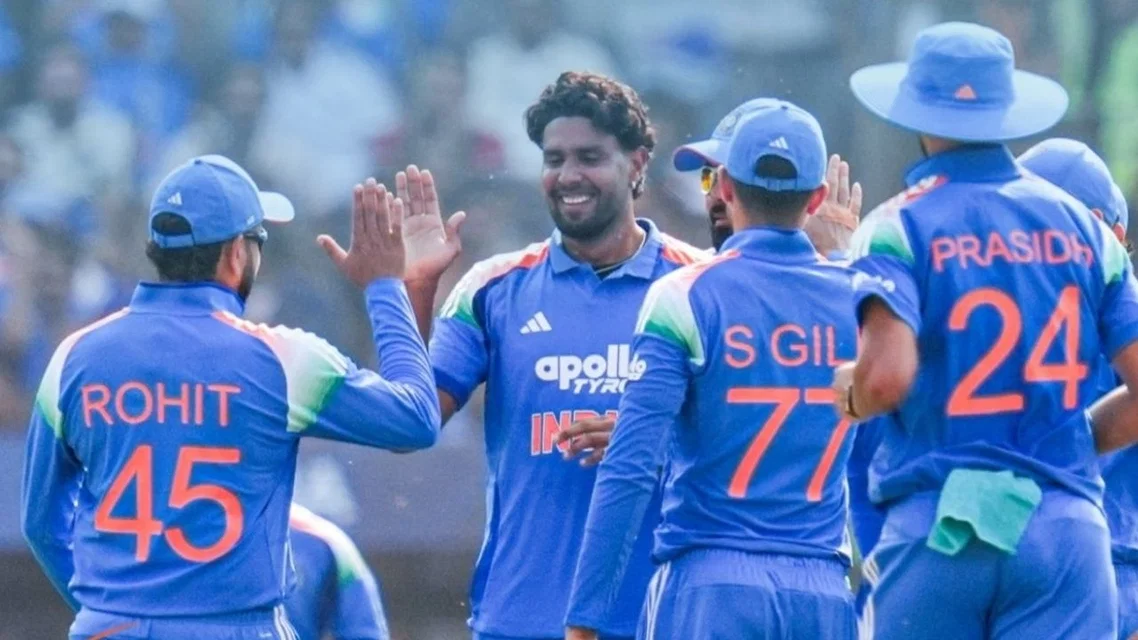 Harshit Rana keeps New Zealand down in powerplay [Source: @HardikP97613658/x]