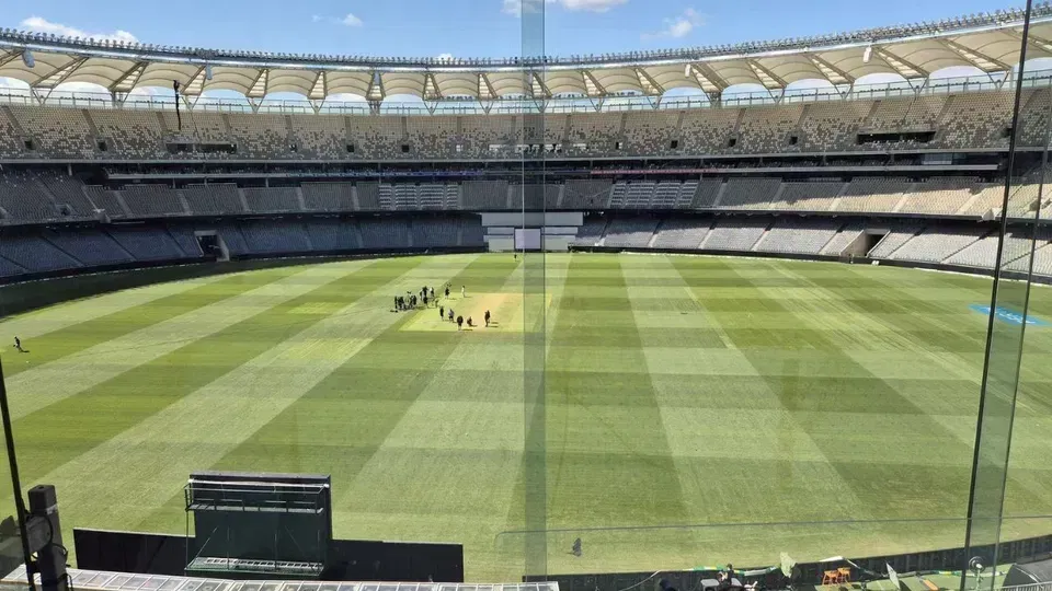 पर्थ में ऑप्टस स्टेडियम [स्रोत: X]