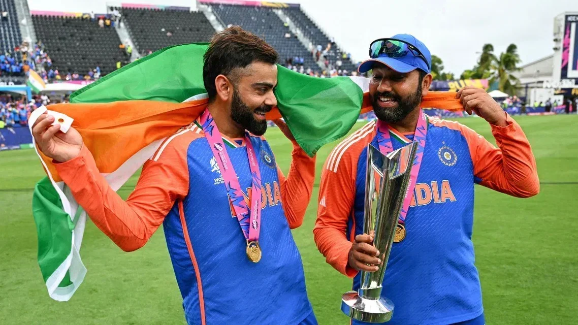 Virat Kohli (L) and Rohit Sharma (R) (Source: AFP)&nbsp;