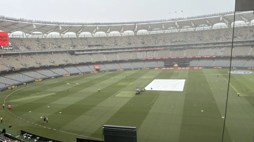 Perth Scorchers vs Sydney Sixers BBL final toss delayed to rain; Optus Stadium weather