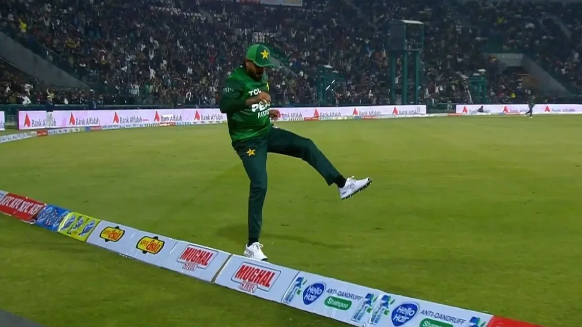 Babar Azam's stunning fielding effort (Source: @BA56_MOB/x.com)