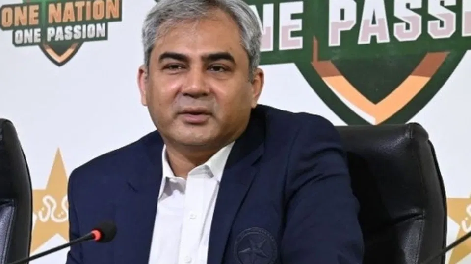 “मोहसिन नक़वी एशिया कप ट्रॉफी स्वीकार न करने के लिए भारत से बदला ले रहे हैं” - ICC के पाकिस्तानी प्रमुख का दावा