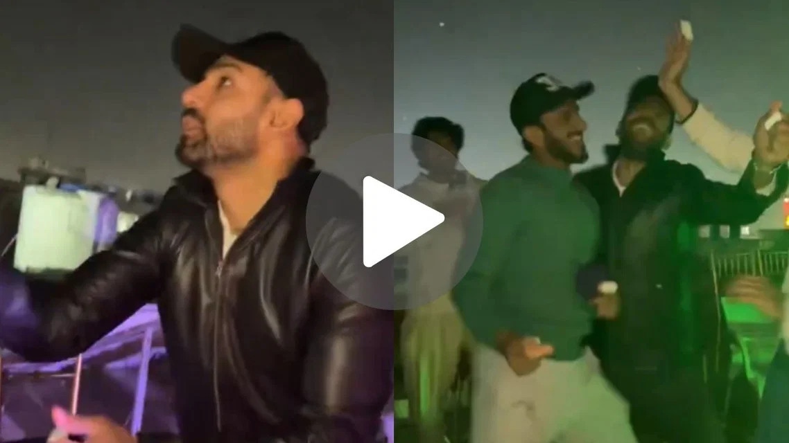 Haris Rauf and Hasan Ali flying kites [Source: @ahtashamriaz22/x]