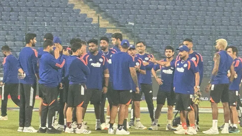 भारतीय टीम के खिलाड़ी अभ्यास सत्र के दौरान (X.com)