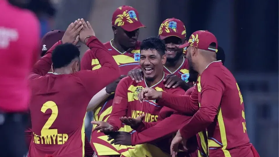 वेस्ट इंडीज ने इंग्लैंड को 30 रनों से हराया। [स्रोत - @icc/x]