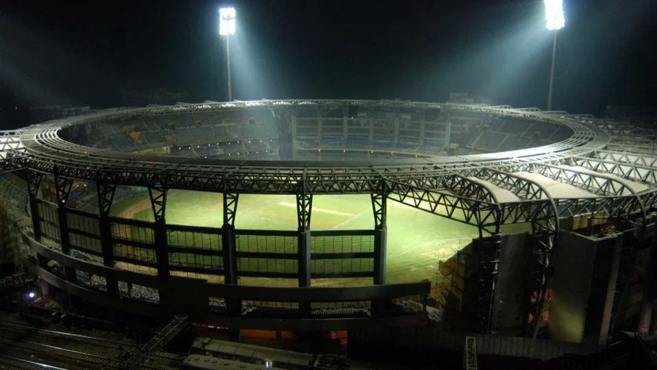 वानखेड़े स्टेडियम की पिच और मौसम की रिपोर्ट (स्रोत: @mufaddal_vohra/x.com)