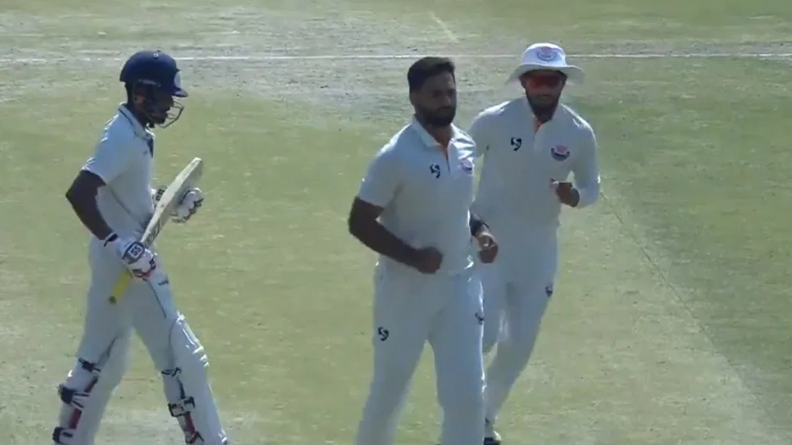Auqib Nabi celebrating a Bengal wicket on Day 3 [Source: @BCCIdomestic/x]