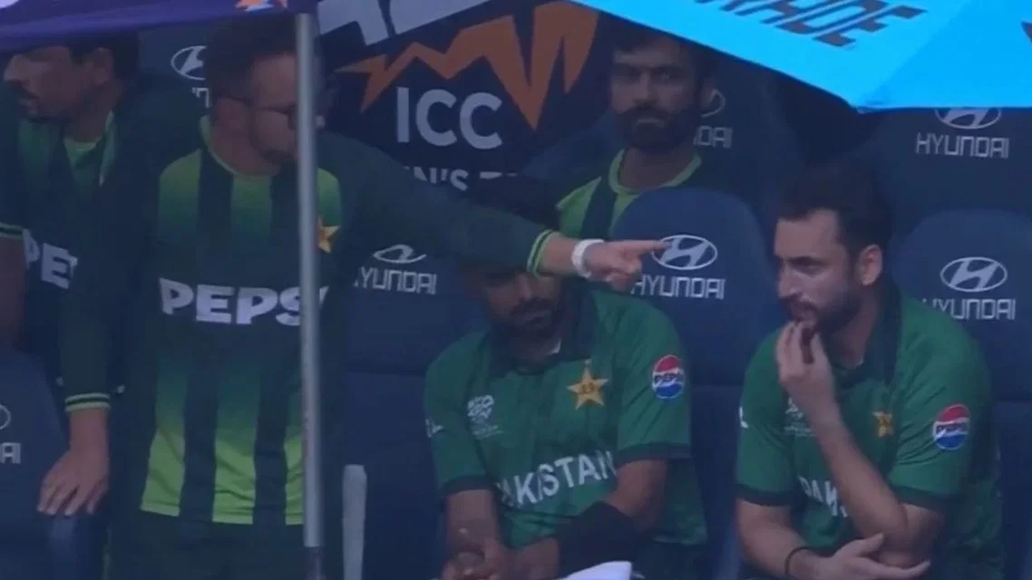 Discussion between Mike Hesson and Salman Ali Agha [Source: X]