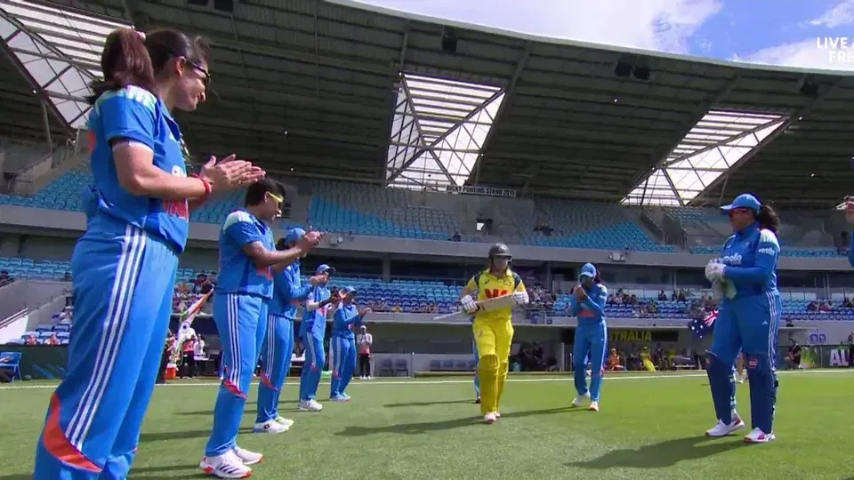 एलिसा हीली को गार्ड ऑफ ऑनर दिया गया (Source: @7Cricket/x.com)