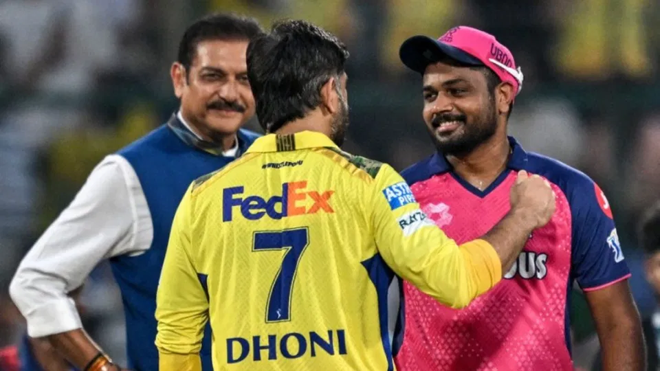 एमएस धोनी और संजू सैमसन (AFP)