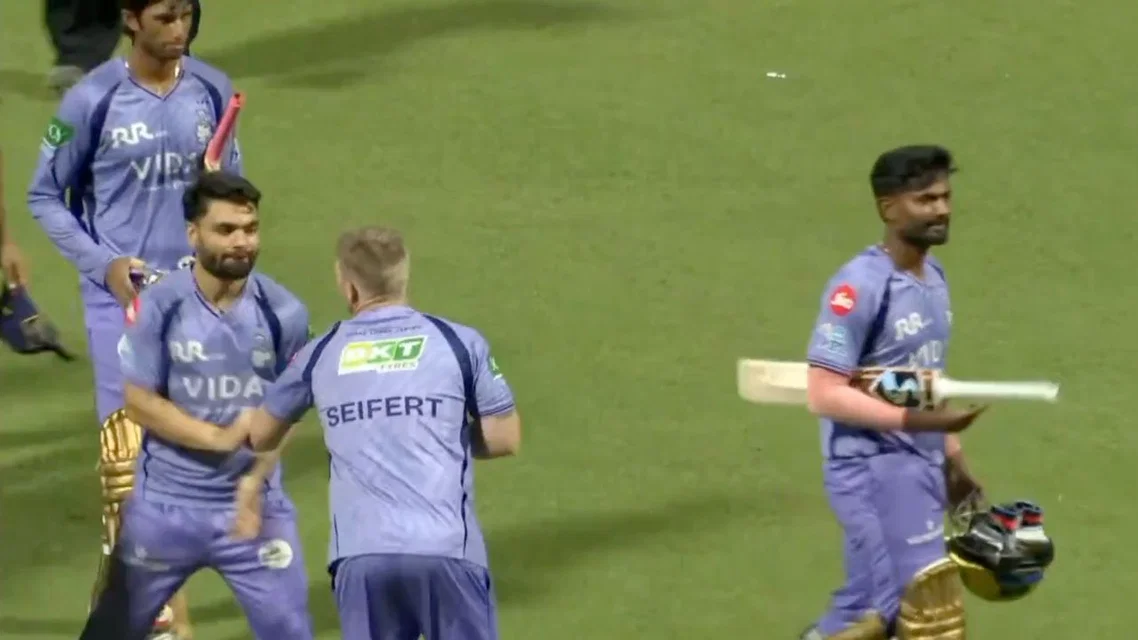 Rinku Singh Tim Seifert Throwing Punches At Each Other. Image Credits: X