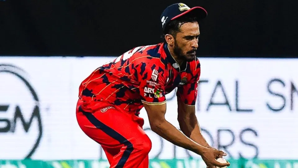 पीएसएल 2026 में लाहौर कलंदर्स के खिलाफ हसन अली [स्रोत: कराची किंग्स]