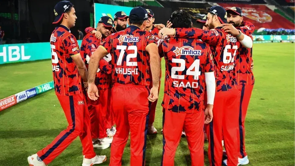 Karachi Kings squad posing before a PSL match