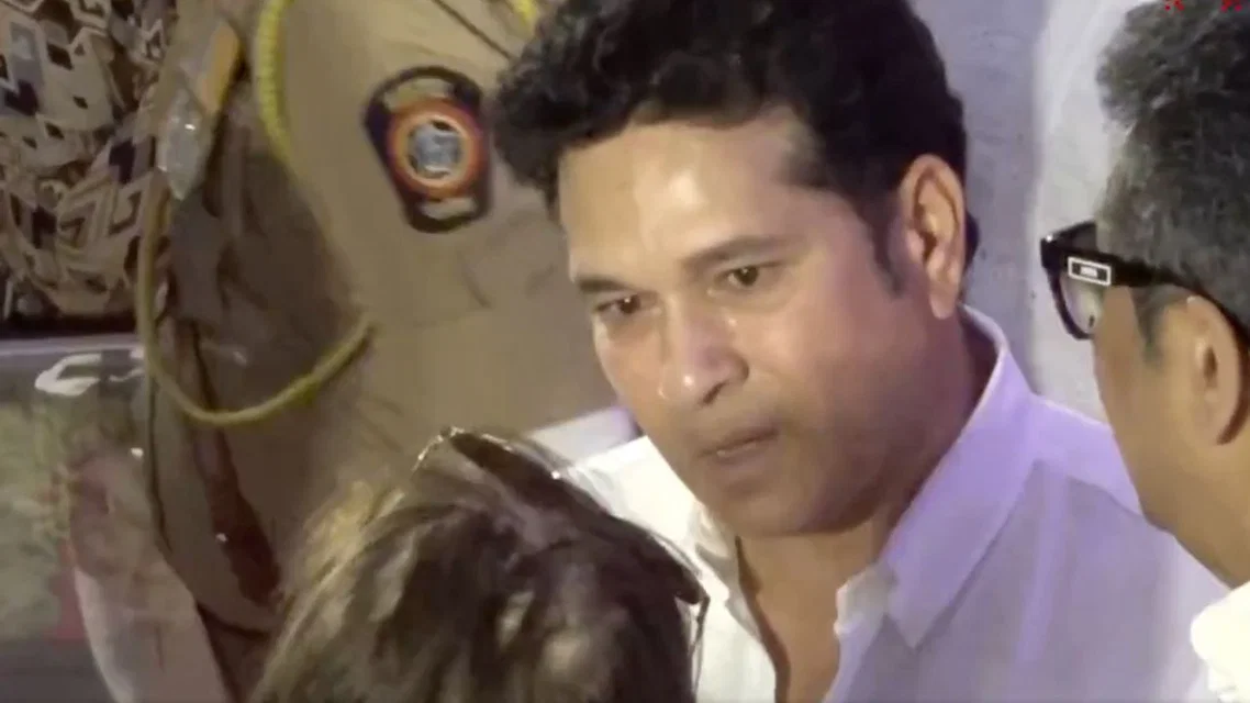 Sachin Tendulkar Breaks Down In Tears [Source: PTI]