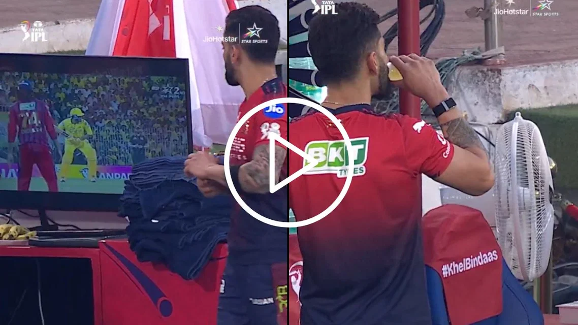 Virat Kohli watches Urvil Patel bat [Source: JioHotstar/X]
