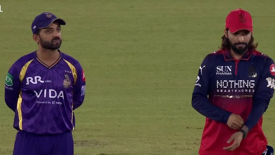 IPL 2026: KKR के ख़िलाफ़ बारिश से प्रभावित मैच में RCB ने टॉस जीतकर पहले गेंदबाज़ी चुनी