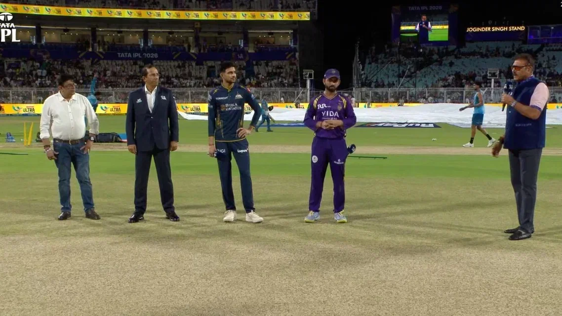 GT elect to bowl vs KKR [Source: Screengrab/JioHotstar]
