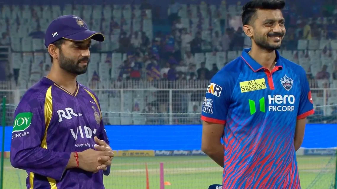 KKR elected to bowl first vs DC [Source: Screengrab/JioHotstar]
