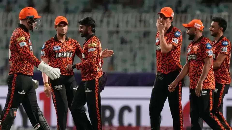 एसआरएच के ऑलराउंडर कामिंदु मेंडिस को एसआरएच ने टीम से बाहर कर दिया है। [स्रोत - एपी]
